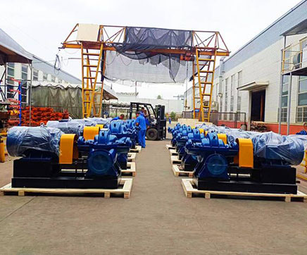 我司大批量泵产品出口巴基斯坦援建水电站供水装车出发!